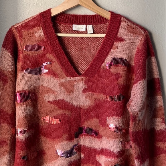 LOGO LAVISH BY LORI GOLDSTEIN Oversized Rust Sequin Long Sleeve Camo Sweater - Picture 4 of 11